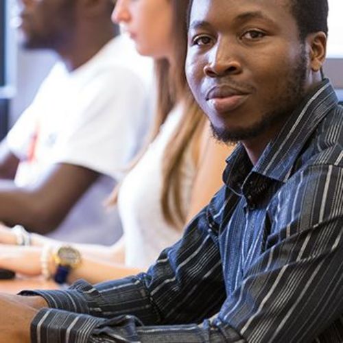 Header DUO Institutionen, Student*innen in der Vorlesung